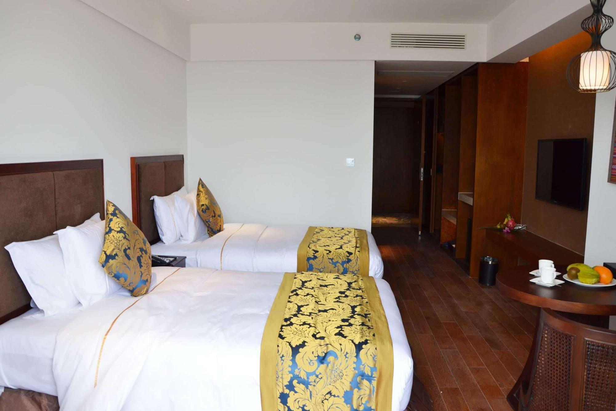 Wyndham Garden Hotel Lingshui  Exterior photo