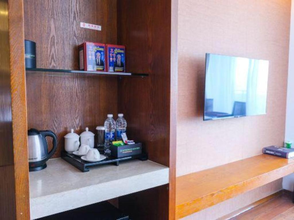 Wyndham Garden Hotel Lingshui  Exterior photo