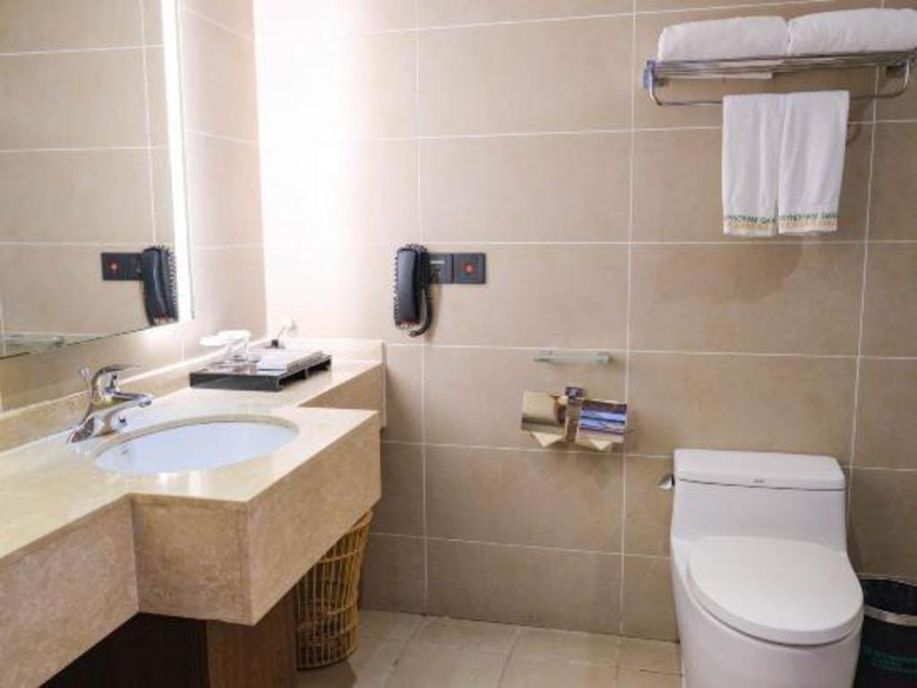 Wyndham Garden Hotel Lingshui  Exterior photo