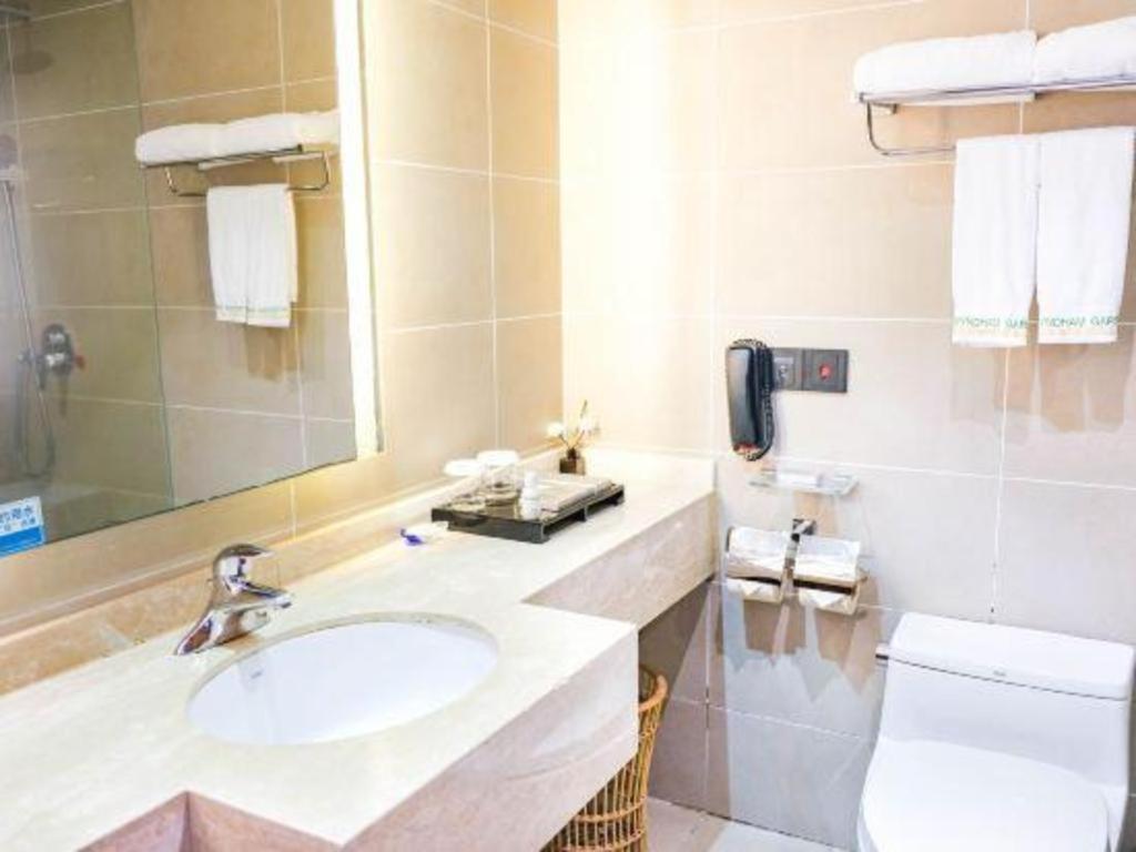 Wyndham Garden Hotel Lingshui  Exterior photo