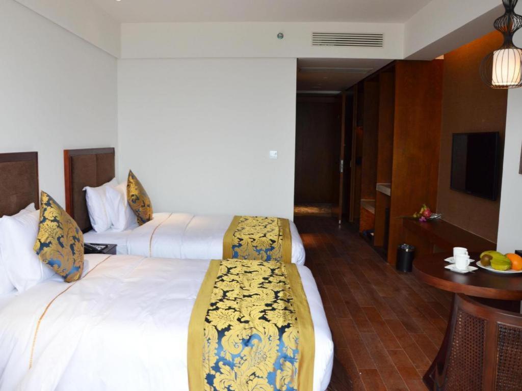 Wyndham Garden Hotel Lingshui  Exterior photo