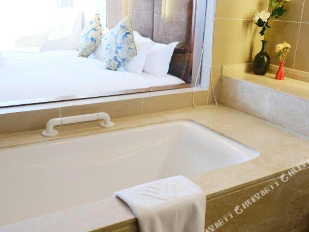 Wyndham Garden Hotel Lingshui  Exterior photo